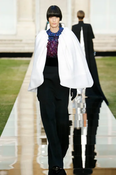 Look 10